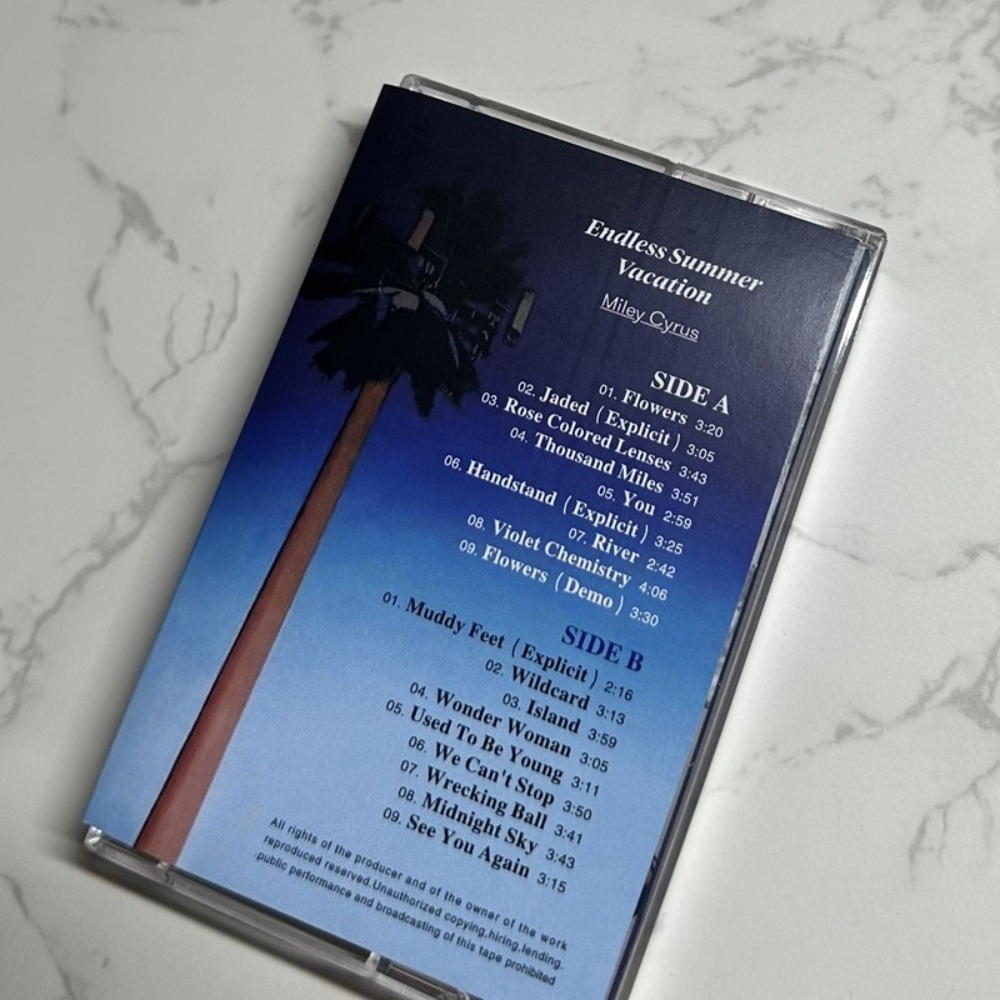 Miley Cyrus Cassette Tape | En - đánh giá và giá Audio Music Of